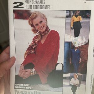 5/$25 McCall 8452 Stylish Red V-Neck Sweater for Women size 12-14 🪡